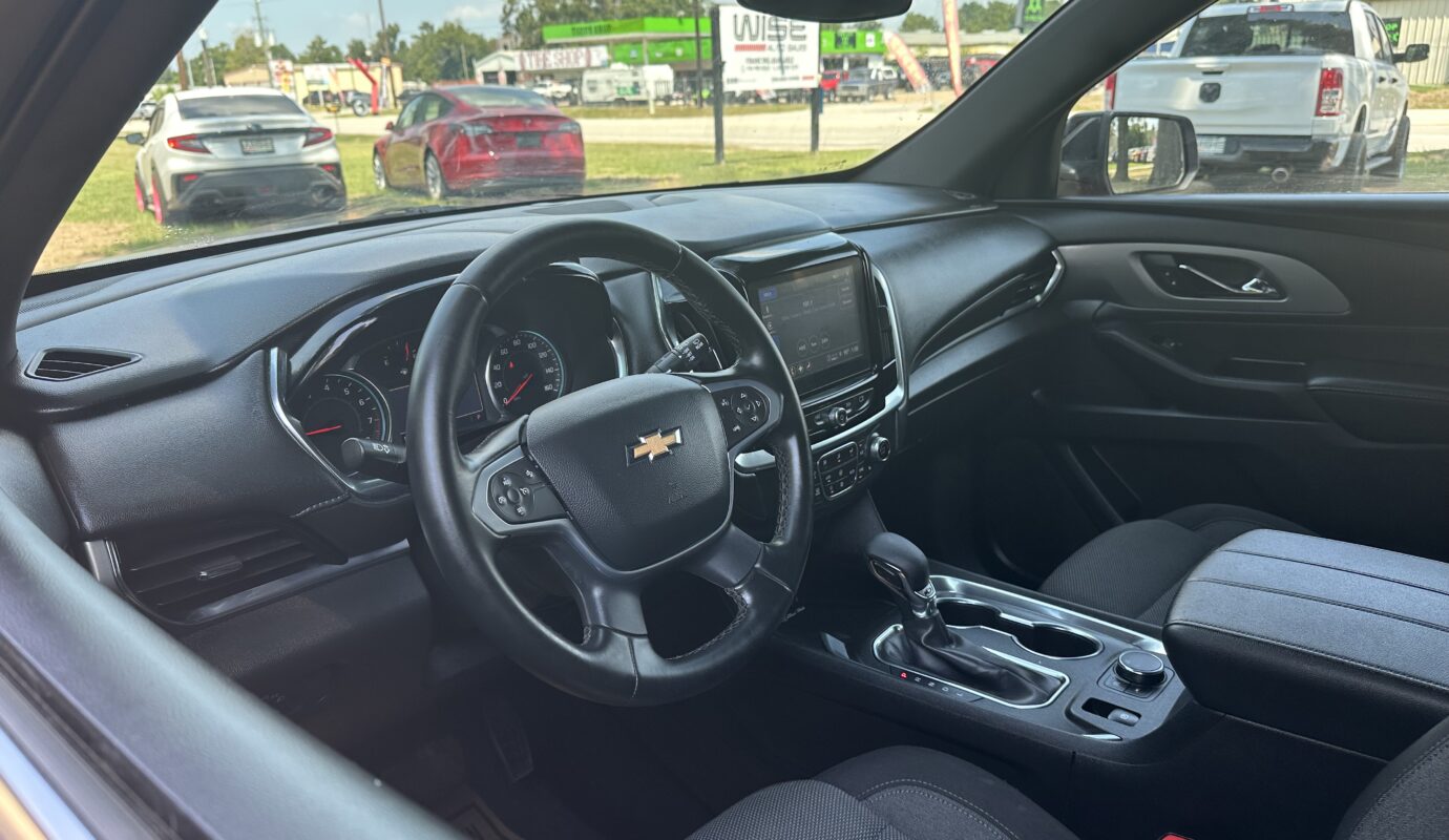 2023 CHEVROLET TRAVERSE LT